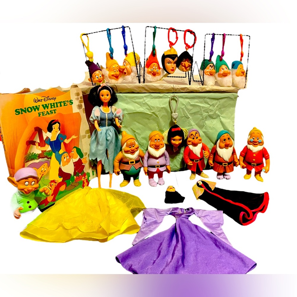 Vintage Disney’s Snow White, Dwarf & Witches 21 piece Lot